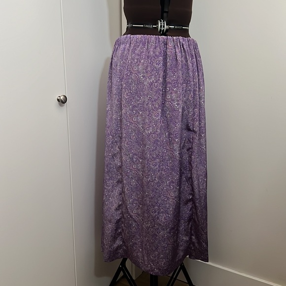 Purple Paisley White and Cream Polyester Midi Skirt with Elastic Waistband - Picture 3 of 4